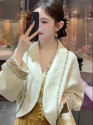 #新中式穿搭 #度假穿搭 #流光机能风穿搭太有生命力了 #谁能拒绝舒华cleanfit风 #早秋焦糖色氛围感穿搭 早秋冷冽又随性的气质穿搭