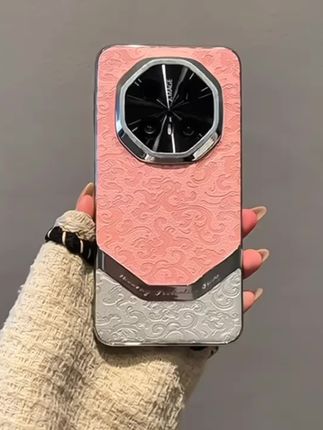 7:/ r@e.Bg 03/20 【国风浮雕云龙纹适用于华为mate70rs非凡大师手机壳高端奢华男女款】复制此条消息打开抖音,查看商品详情