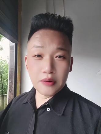 一个女人频繁的在抖音上展示自己,目的只有一个,就是想吸引更多的异性关注自己,穿的越妖艳,越露,求偶的欲望就越大,大面积撒网,小面积收网!#家庭婚姻情感 #频繁的记录只为给自己多些回忆 #频繁在抖音上展示自己#吸引更多的男人#求偶