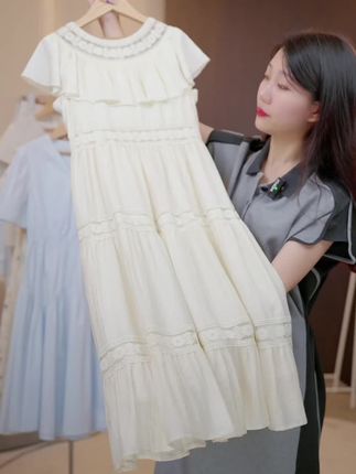 哇塞真的巨美!大姑娘超爱的气质长裙上身优雅大方 #连衣裙 #高级感穿搭 #生女儿就是用来打扮的 #气质穿搭 #七彩兜兜