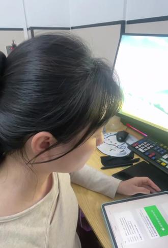 🧧设计师过年必须整个活! 我教你做,顺便领个我设计的免费款~
#红包封面教程 #红包封面 #文创设计 #插画小技巧 #图案设计