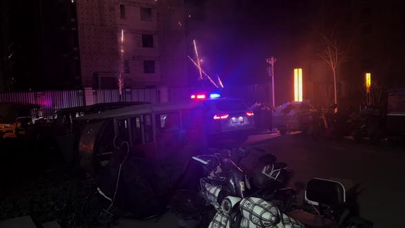 年年禁烟花年年都到时间销毁烟花#完了芭比q了 #警察叔叔来了