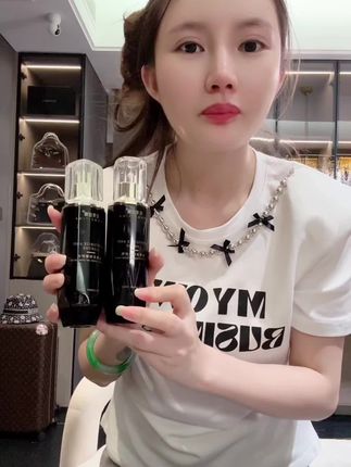 完美缇娜水乳霜,娜姐每天必须要坚持用的,它补水保湿,抗皱紧致,让皮肤水嫩细腻,没有香精酒精,温和上脸不刺激,越用皮肤越细致#水乳 #面霜 #护肤