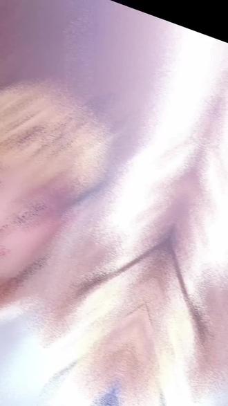 三观很正,五官也可以,谈不上好看,但也不丑