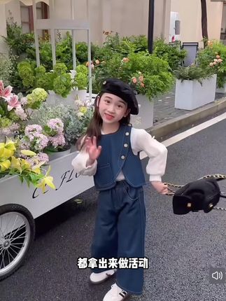 #拉夏贝尔 牛仔三件套拼手速!!软软糯糯很舒服,家有女宝闭眼入#高品质童装 #谁穿谁好看系列 #生女儿就是用来打扮的