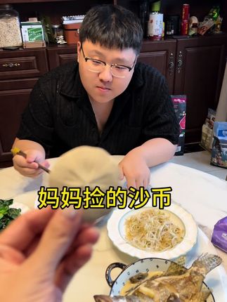 沙滩捡的贝壳,舒然很喜欢! @Manson @舒然 @大馋