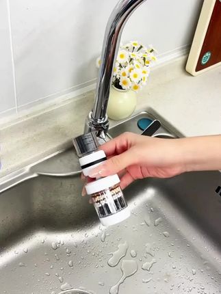 给大家推荐个不用电的小型水龙头净水器,不管你家是什么水龙头都能装。内置6层过滤,铁锈、泥沙都能有效清除,过滤后的水特别健康。喷头能360度随意转,清洗水池周边污渍更方便。洗碗用它不溅身,出水还快,日常用特别好用。#小型水龙头净水器 #水龙头过滤器 #净水器#好物推荐🔥