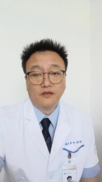 很多青少年反复胃痛、恶心、拉肚子,查不出原因?可能是情绪在“作怪”!#青少年健康 #消化问题 #情绪与身体#腹痛#呕吐
👇 点视频下方【小荷 AI 医生|找医生/问 AI】可问诊,我帮过很多朋友,可以参考既往诊疗记录。
