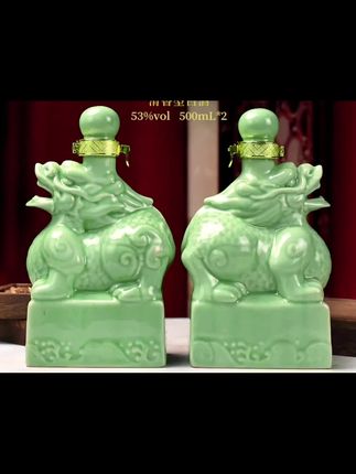这可不是普通的白酒,它可是有着招财进宝寓意的麒麟酒,一提两瓶装,过年过节送礼佳品!它的配料表非常干净,只有水和粮食,采用传统地缸发酵工艺精心酿制而成,酒体清澈透明,香气优雅舒适,入口绵柔不辣喉,好喝不上头。喜欢的朋友赶紧点击左下角链接抢购吧!#白酒 #酒友 #酒知识 #品酒 #酒文化