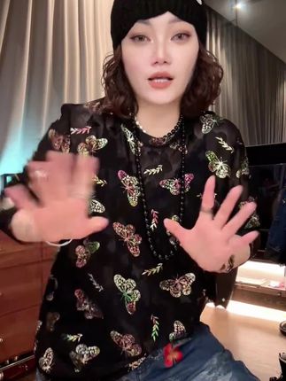 欧货早秋蝴蝶亮片设计时尚上衣#上衣 #上衣女