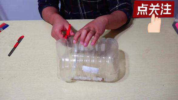 教你做一个翻盖的垃圾桶,超市卖50元,我不花1分钱