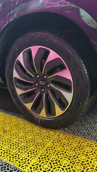 轮胎发黄发白不耐脏?用它!一瓶用一年, 新轮胎质感也就这了 #轮胎蜡 #蓝海豚轮胎养护剂