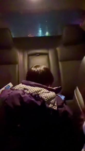 年少不解离别意 只到离别是寻常 哥哥要回外地上学了 回家的路上儿子说“我想哥哥了” 我说:那你打个电话给哥哥吧!小小的人 也有大大的不舍👬 人生啊就是不断的相聚又分离 陪彼此一段 然后渐行渐远 相聚匆匆 而后匆匆一别#相聚时光 #离别是为了更好的相遇 #友谊