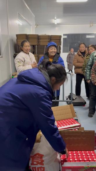 工厂每天都在加班加点的发货,谢谢大家的等待!#过个好年吧助农直播 #加班中