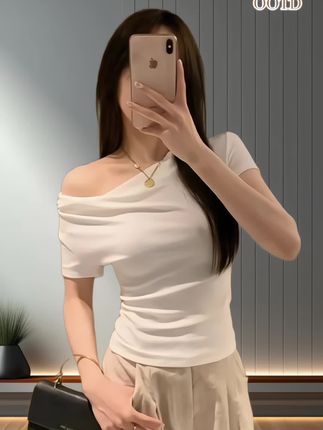 #创作灵感 #时尚气质穿搭 #简约风 #时髦穿搭 #百搭上衣