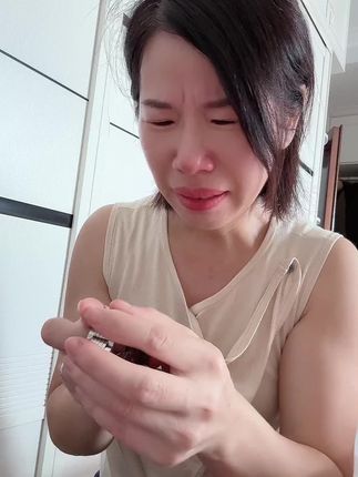 昨晚我又梦见你和我说话了,只有说话的内容看不清你的样子,这是我第二次梦到你和我说话就是看不到你,你在哪边过的好吗?说好的一起白头到老,你就这样没有留下一句话,悄悄地离开了,把我和孩子丢下来,你知道我们有多想你吗?如果有机会我想跟你好好的道别,把没说出口的话说给你听,一想你就泪流满面,因为你的缺席,我的人生没有了喜悦也没有了期盼。好久没有见到你的面孔了,手机里保存的视频 和照片不经意间就会点开看看,心真的好疼好疼,眼泪止不住地流,你知道吗?那种在路上走着走着就流泪的那种感觉,没人能懂#愿你在天堂遇到的人都是温暖的 #思念永没有终点