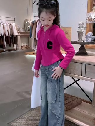 #女童休闲套装 #女童韩系穿搭 #轻松拿捏慵懒风穿搭 #chic拉满的流光运动风穿搭 #爆款热卖中 @抖加🔥上热门🔥dou+🔥热点宝