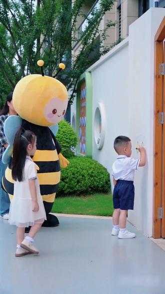 这两小孩儿能从幼儿园毕业吗?#幼儿园 #春天里学前教育 #萌娃 #教育的意义 #公益 #正能量短剧 #搞笑