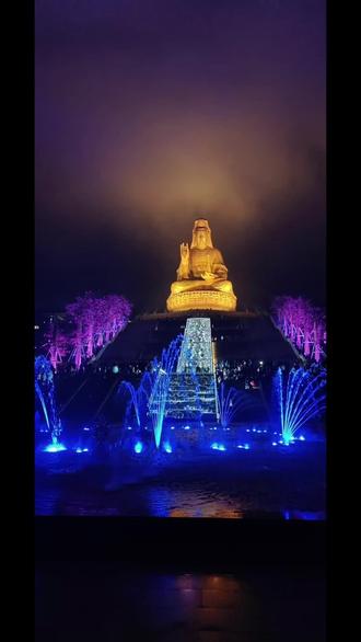 #元宵节
佛山南海西樵山的宝峰寺灯光秀~