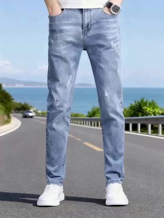 罗蒙春秋季男士潮牌牛仔裤惊艳登场!精选高端面料,触感柔软且挺括有型。修身小脚与直筒版型随心选,修饰腿型更显利落。简约大气的设计,轻松搭配衬衫、卫衣,无论是商务通勤还是休闲出游,都能彰显独特品味,解锁男士百搭时尚新高度!#牛仔裤 #面料柔软舒适 #简约大气 #牛仔裤穿搭 #男士牛仔裤 @抖音创作小助手 @抖加🔥上热门🔥dou+🔥热点宝