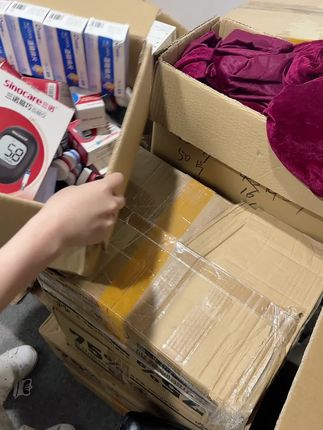 三诺给200片纸,200针+200棉,怎么用都不心疼,脱氢酶纸测糖稳定,吸血量不足1微升,扎手低痛。#测血糖 #血糖仪