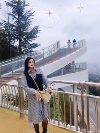 #人活着就是一种心态活出自己喜欢的样子 #活力满满魅力无限 #保持微笑乐观 #站得高看得远