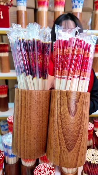 家用的一次性楠竹筷,用它人多的时候,一人一筷,干净卫生,而且不用手洗,用完就丢,省时省心省力#一次性用品 #一次性餐具 #竹筷 #筷子 #一次性筷子