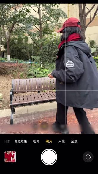 公园长椅怎么拍?跟着可颂一起摆姿势 #可颂 #免费宝藏APP #灵感跟拍 #WKY #LDP8328