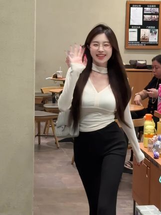 世界上没有拜金女 所有女人都很贵 在你能承受的范国内选一个 然后闭嘴 #穿搭