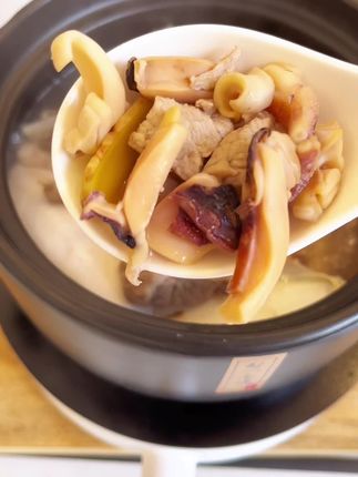 东海本地墨鱼干,营养丰富味道鲜美,煲汤好吃#墨鱼 #墨鱼干 #为你煲汤 #煲汤 #滋补养生