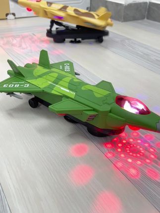 挖到个能让熊孩子乖乖安静两小时的宝藏玩具,造型帅到犯规!仿真战机细节拉满,360°旋转带升降,配上灯光和动感音效,太炫酷了! #儿童玩具推荐 #升降旋转战斗机 #带娃神器#宝妈带娃解放双手