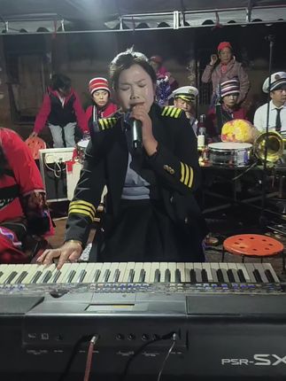 苦的时候硬撑,难的时候坚持,加油。18725080604