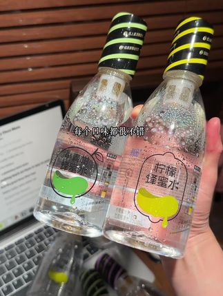 巨爱这个分体式设计的蜂蜜水!有百香果、柠檬,小青柑三个口味!都好好喝~配料表简单!大吃大喝来一瓶好喝又解腻#蜂蜜水 #强烈推荐 #仙女都在喝什么 #烧烤火锅 #饮品推荐