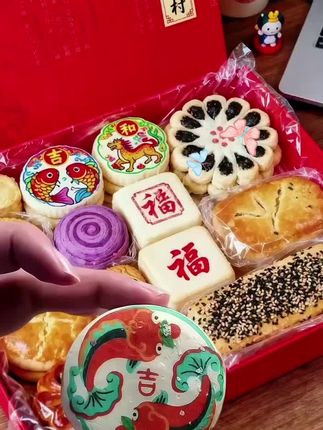 中秋送礼不踩雷!北京稻香村糕点礼盒,颜值口味双在线,有面又贴心~#传统糕点#北京稻香村糕点 #中式糕点#烘焙#尝鲜