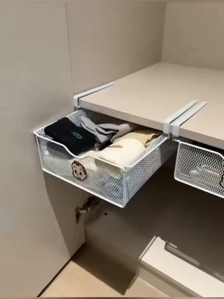 谁的衣柜还没有这个抽拉置物架啊!不占空间,不影响柜门开关!住宿舍用也可以~#衣柜抽拉挂架 #生活好帮手 #好物推荐🔥