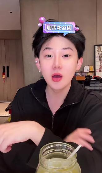 我说怎么有时候看豆豆点赞了一些乱七八糟的视频然后过了一段时间又取消了#搞笑 #单眼皮的小黄豆 #直播切片