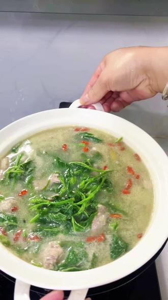又到了吃桑叶的季节,这个在南方非常受欢迎的上汤桑叶一定要试试,满满的都是春天的味道#上汤桑叶#美食#普通的食材做出美味 #鲜汤做法 #真实生活分享计划