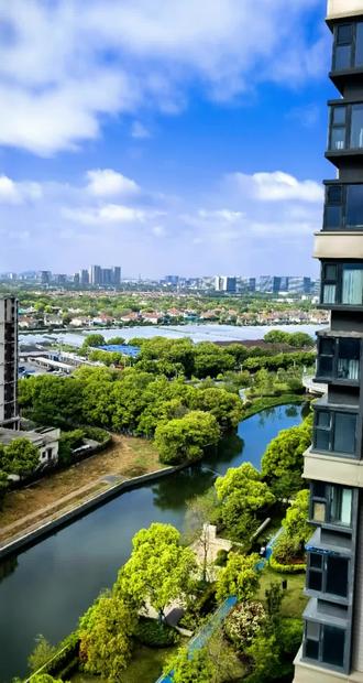 #五一 #八号院 #夏都小镇
打卡最近很火的一家陕西面馆-文章开在青浦夏都小镇的八号院,确实不错👍👍👍
#上海旅游