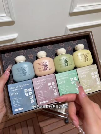 护手霜真没必要买太贵的,滋润不油,味道好闻就行了#护手霜推荐 #护手霜 #好物 #秋冬必备