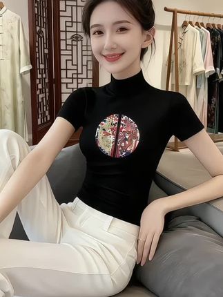 #短袖t恤 #一周穿搭不重样 #半高领打底衫 #单穿内搭都好看 #新中式穿搭 @巨量千川 @DOU+上热门