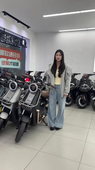 雅迪冠能B70,机甲颜值、续航超远!#雅迪电动车 #雅迪冠能系列 #济南雅迪#b70