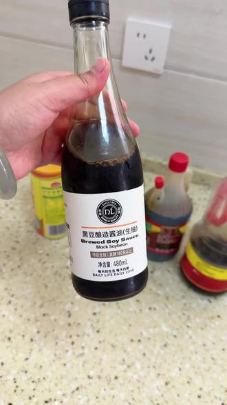 我说胖东来的一个酱油怎么还能抢断货,原来你们都知道这个配料干净啊!那我吃了那么多年的含有呈味核苷酸的调料又算什么?😰#胖东来官方旗舰店 #胖东来酱油