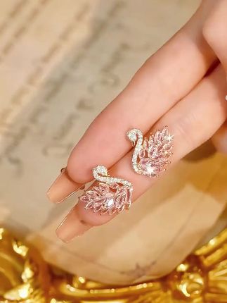 超闪粉色天鹅耳环,铜合金锆石耳钉精致又轻奢! #粉色闪锆 #天鹅造型耳环 #精致个性耳饰 #粉色闪锆耳环 #精致耳钉