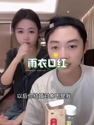 小小推荐的口红颜色真的太好看了重点喝水不容易沾杯,不容易掉色#变色口红推荐 #不沾杯口红推荐 #小小
