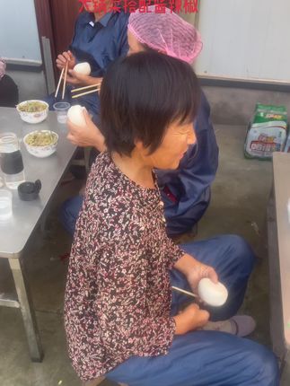 #我的乡村生活 咱们的酱辣椒搭配着大锅菜,美味下饭,是平凡生活中的小美好!