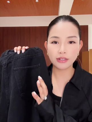 木岸MUAN:《哥伦比亚黑牛》定制450克砂洗炒盐套色牛仔裤女#就这样go去时尚周 #被秋日氛围感穿搭拿捏了 #少年感穿搭才是我的舒适区 #秋季穿搭cleanfit杀回来了 #如果上班都穿流光高智风