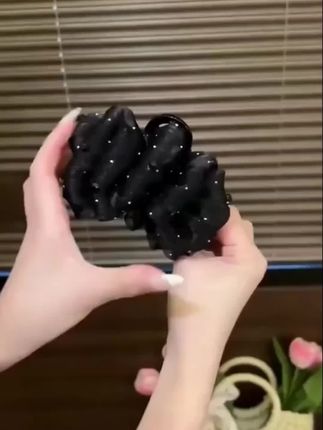 #创作灵感 #云朵泡泡抓夹 #头饰搭配 #优雅气质 #爱了爱了