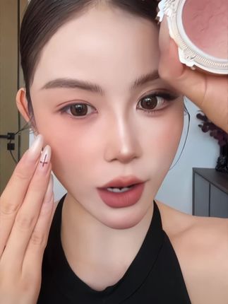 cheerflor天使浮雕腮红三色渐变超有春夏氛围感~一一盘搞定全脸~尊嘟好显白显嫩啊~~高级、消肿又百搭~~完全不挑人~~谁化谁好看! #收缩色腮红 #氛围感 #膨胀色腮红 #超显白显嫩腮红推荐 #七夕鲜花