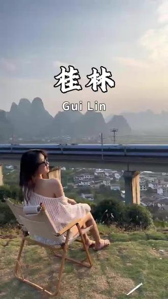 十二月下旬,桂林仍然温暖如春,太阳一出来气温就会来到二十几度,真的太舒服了,最最关键的是景区人少,根本不排队,我在淡季的桂林等你哦!#桂林 #桂林旅游 #桂林旅游攻略 #桂林山水甲天下 #桂林纯玩团推荐