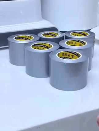 我也是才知道还有这种专门贴在厨房缝隙里面的防霉胶带,它不仅防水防油,还耐高温。我家这个灶台缝隙老是藏污纳垢,用了它之后打扫起来方便多了,而且贴上后看着干净整洁。我赶紧把家里的其它缝隙也都贴上了,家里有厨房的朋友们一定要试试这个。#胶布 #胶带 #数码科技